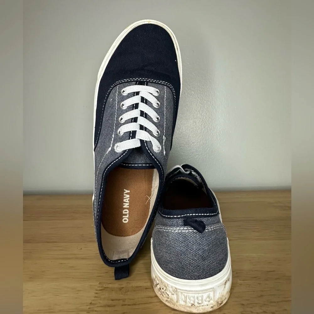 Old Navy Casual Slip On Canvas Shoe Navy Gray Boys 4 Faux White Laces